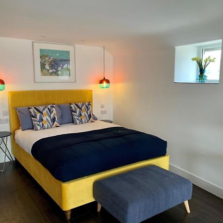 Modern Studio Apartment With Stunning Views! St Ives  Bagian luar foto