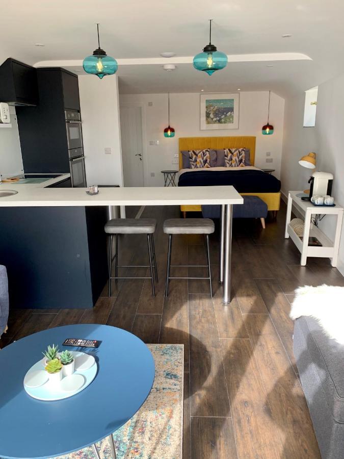 Modern Studio Apartment With Stunning Views! St Ives  Bagian luar foto